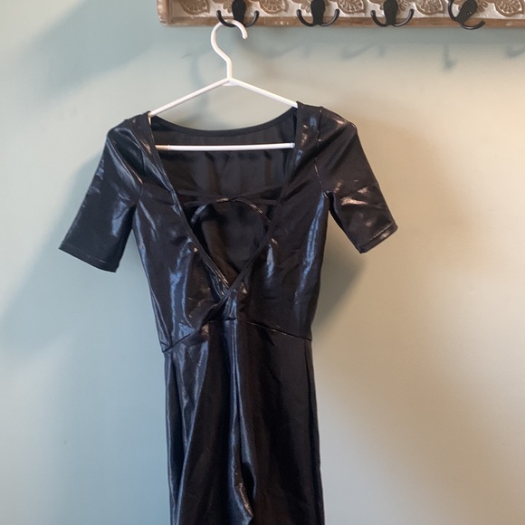 Shiny black dance costume for solos - Picture 2 of 3